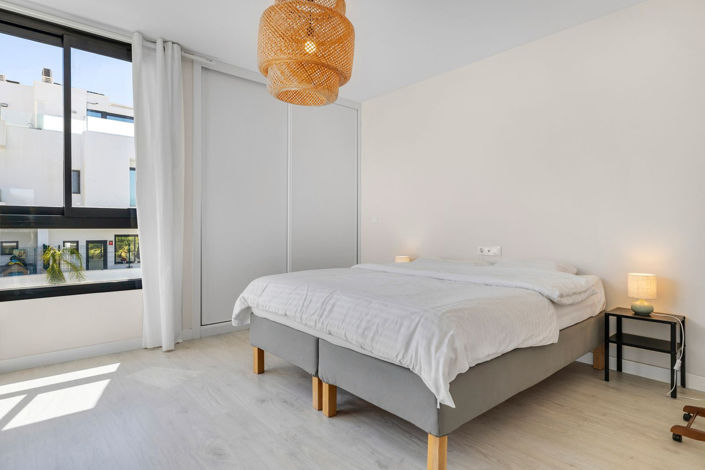 Image No.22-3 Bed Property for sale