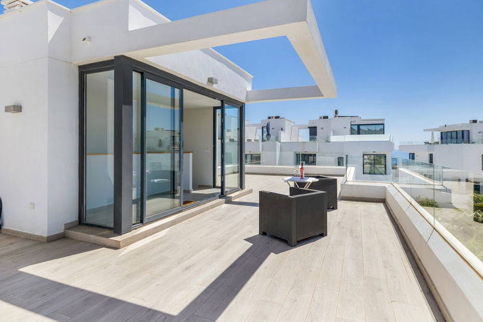 Image No.24-3 Bed Property for sale
