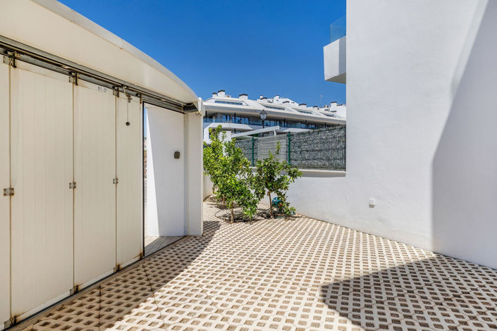 Image No.28-3 Bed Property for sale