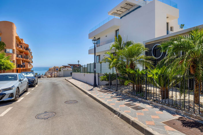 Image No.34-3 Bed Property for sale