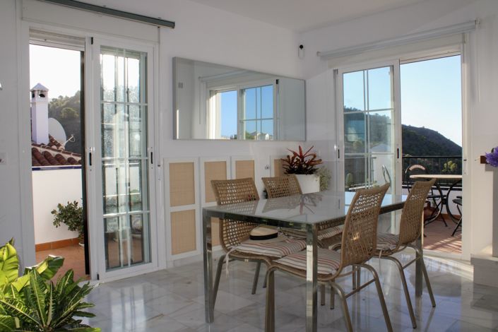 Image No.10-3 Bed Property for sale