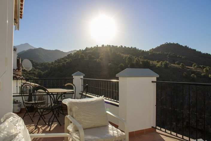 Image No.16-3 Bed Property for sale