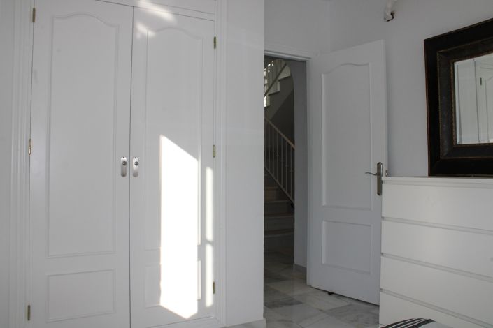Image No.20-3 Bed Property for sale