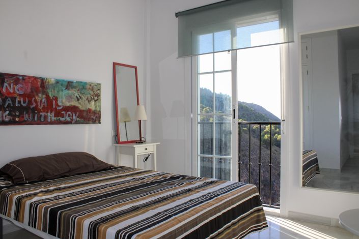 Image No.22-3 Bed Property for sale