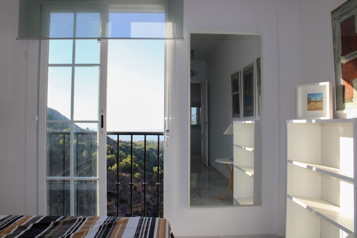 Image No.23-3 Bed Property for sale