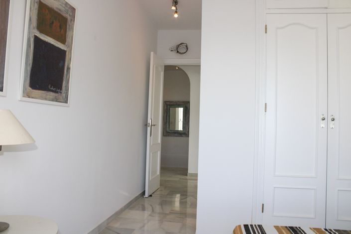 Image No.26-3 Bed Property for sale