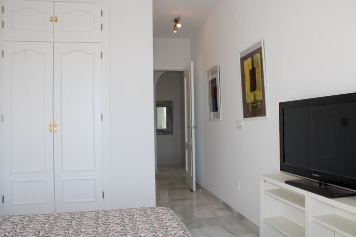 Image No.30-3 Bed Property for sale