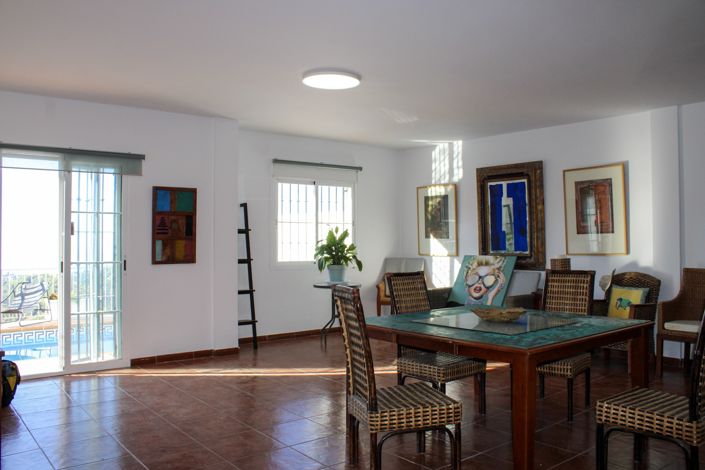 Image No.34-3 Bed Property for sale