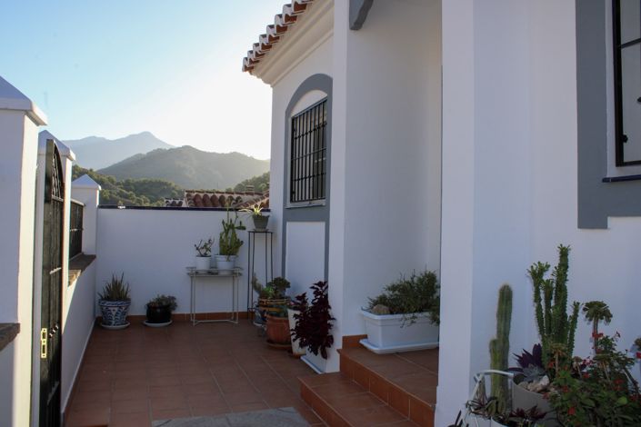 Image No.5-3 Bed Property for sale
