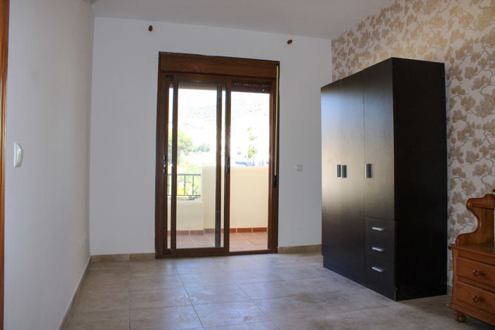 Image No.20-3 Bed Townhouse for sale