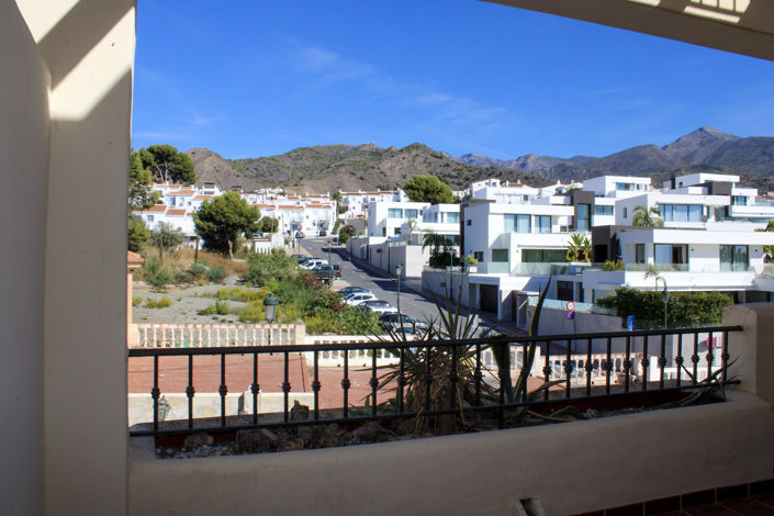 Image No.24-3 Bed Townhouse for sale