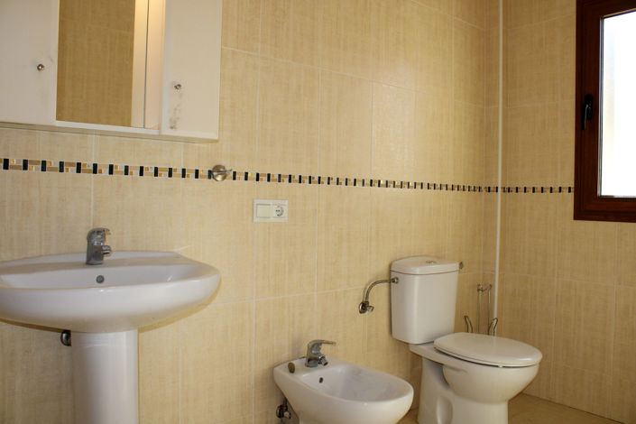 Image No.30-3 Bed Townhouse for sale
