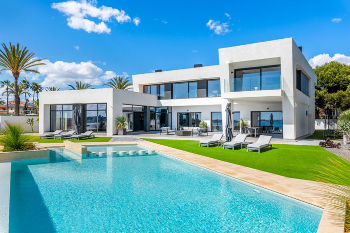 Image No.1-6 Bed Villa for sale