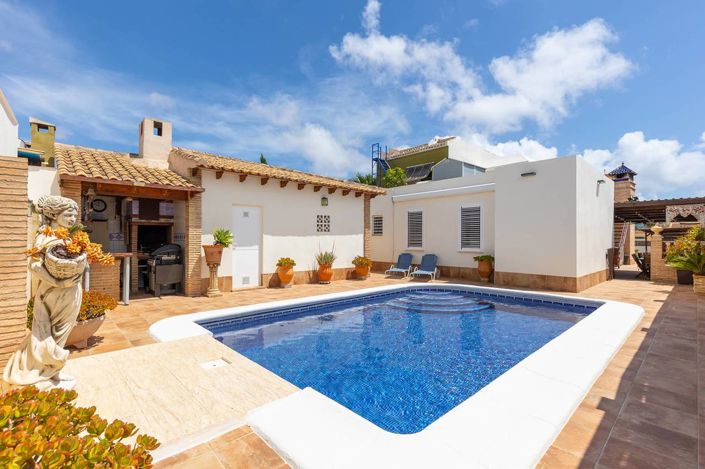 Image No.1-3 Bed Villa for sale