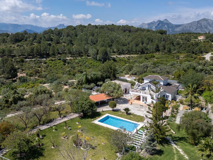 Image No.1-4 Bed Villa for sale