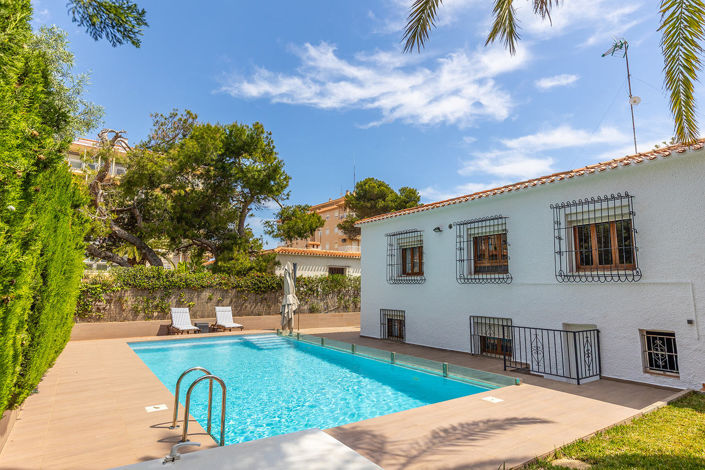 Image No.1-4 Bed Villa for sale