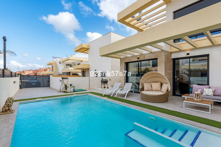 Image No.1-3 Bed Villa for sale