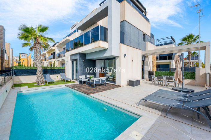 Image No.1-4 Bed Villa for sale