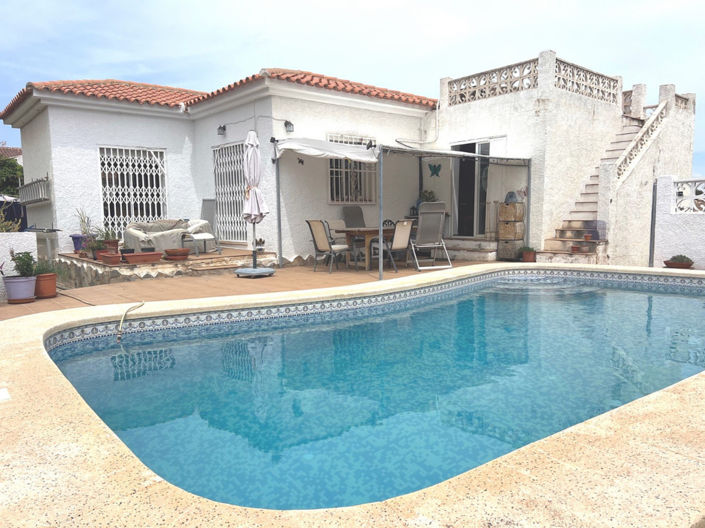 Image No.1-3 Bed Villa for sale