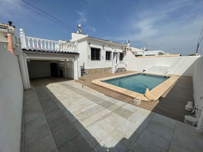 Image No.1-3 Bed Villa for sale