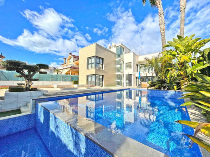 Image No.1-Villa de 5 chambres à vendre à Torrevieja