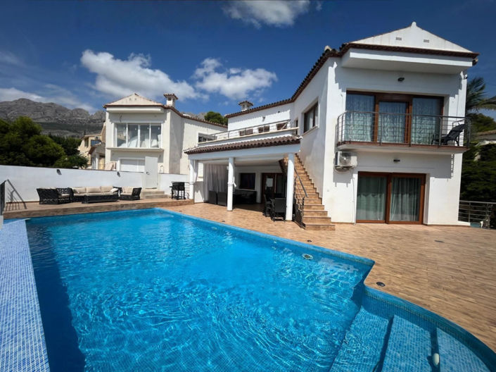Image No.1-7 Bed Villa for sale