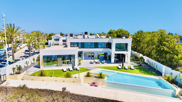 Image No.1-4 Bed Villa for sale