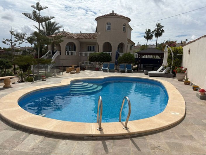 Image No.1-5 Bed Villa for sale