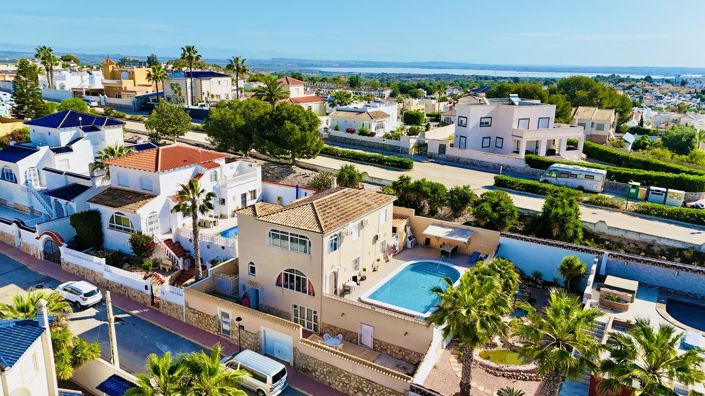 Image No.1-7 Bed Villa for sale