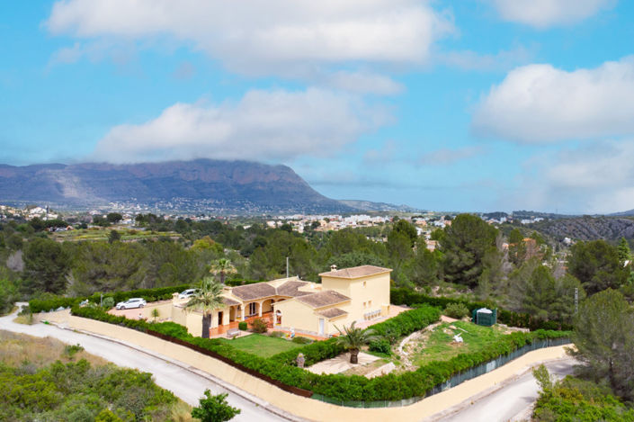 Image No.1-4 Bed Villa for sale