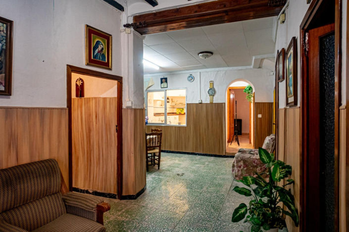 Image No.1-6 Bed Villa for sale