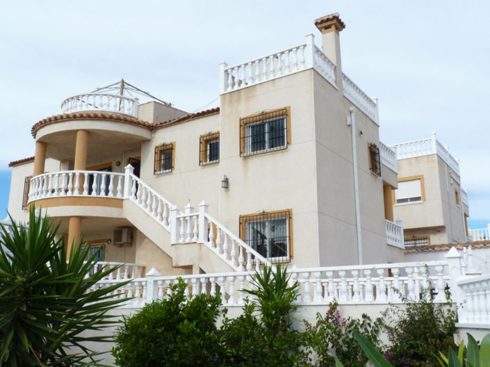 Image No.1-4 Bed Villa for sale