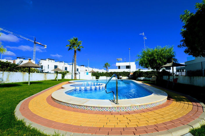 Image No.2-Villa de 3 chambres à vendre à Villamartin