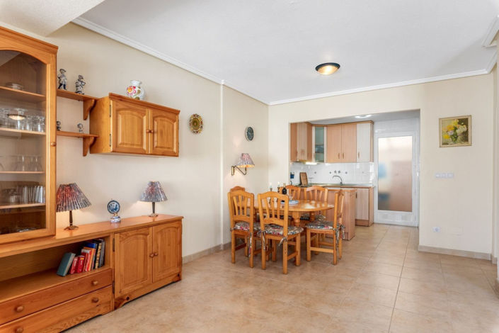 Image No.2-Villa de 2 chambres à vendre à Torrevieja