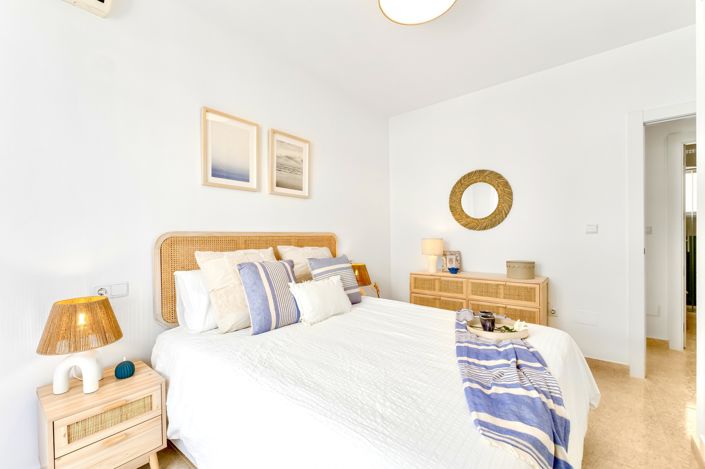 Image No.6-2 Bed Townhouse for sale