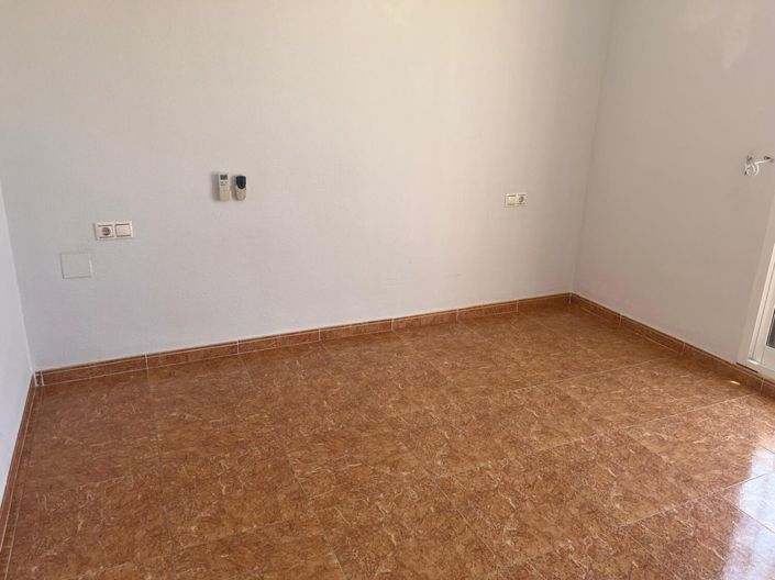 Image No.30-3 Bed Townhouse for sale