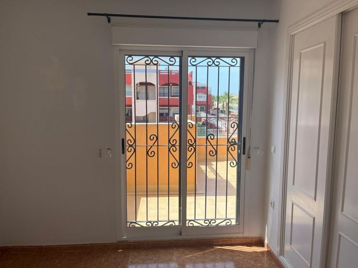 Image No.31-3 Bed Townhouse for sale