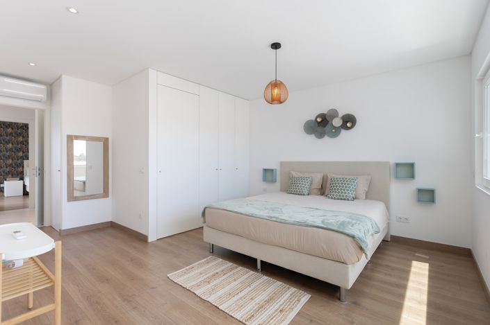 Image No.10-2 Bed Apartment for sale