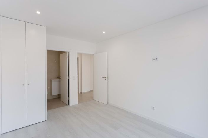 Image No.11-3 Bed Apartment for sale