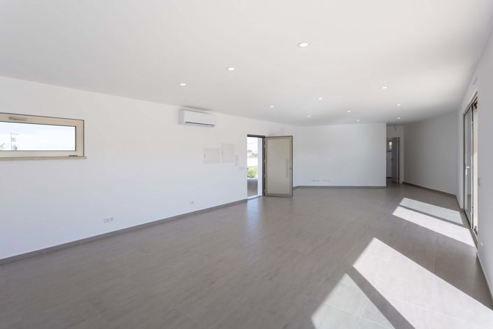 Image No.8-3 Bed Villa for sale