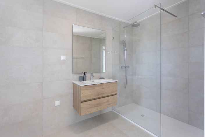 Image No.24-2 Bed Apartment for sale