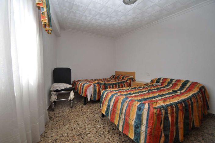 Image No.19-3 Bed Townhouse for sale