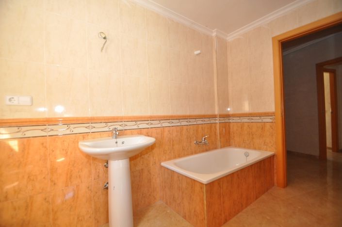 Image No.10-3 Bed Townhouse for sale