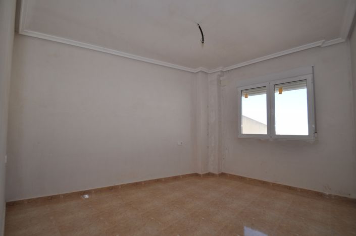 Image No.26-3 Bed Townhouse for sale