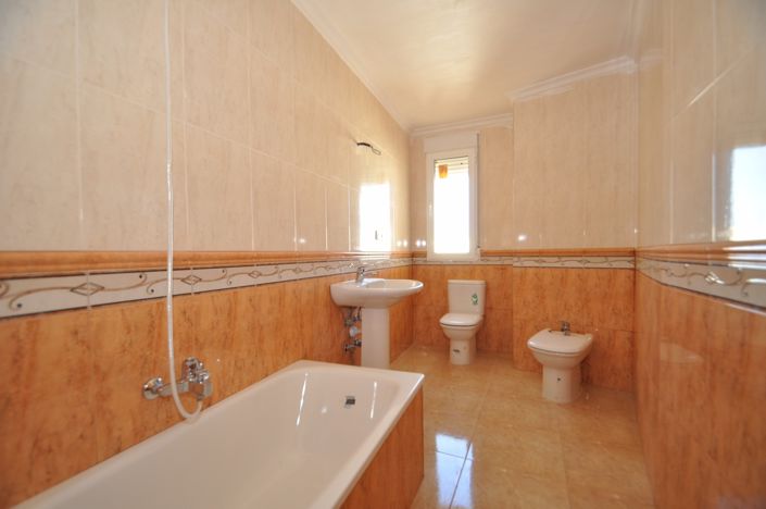 Image No.8-3 Bed Townhouse for sale