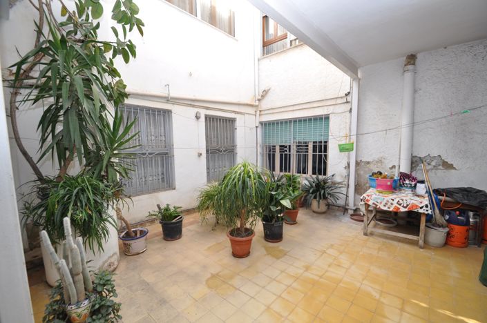 Image No.10-12 Bed Townhouse for sale