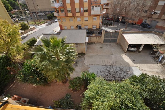 Image No.12-12 Bed Townhouse for sale