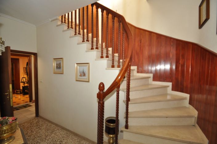 Image No.13-12 Bed Townhouse for sale