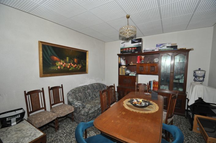 Image No.18-12 Bed Townhouse for sale