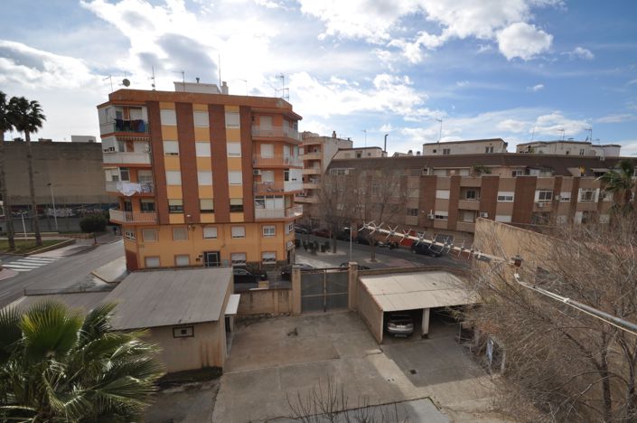 Image No.2-12 Bed Townhouse for sale